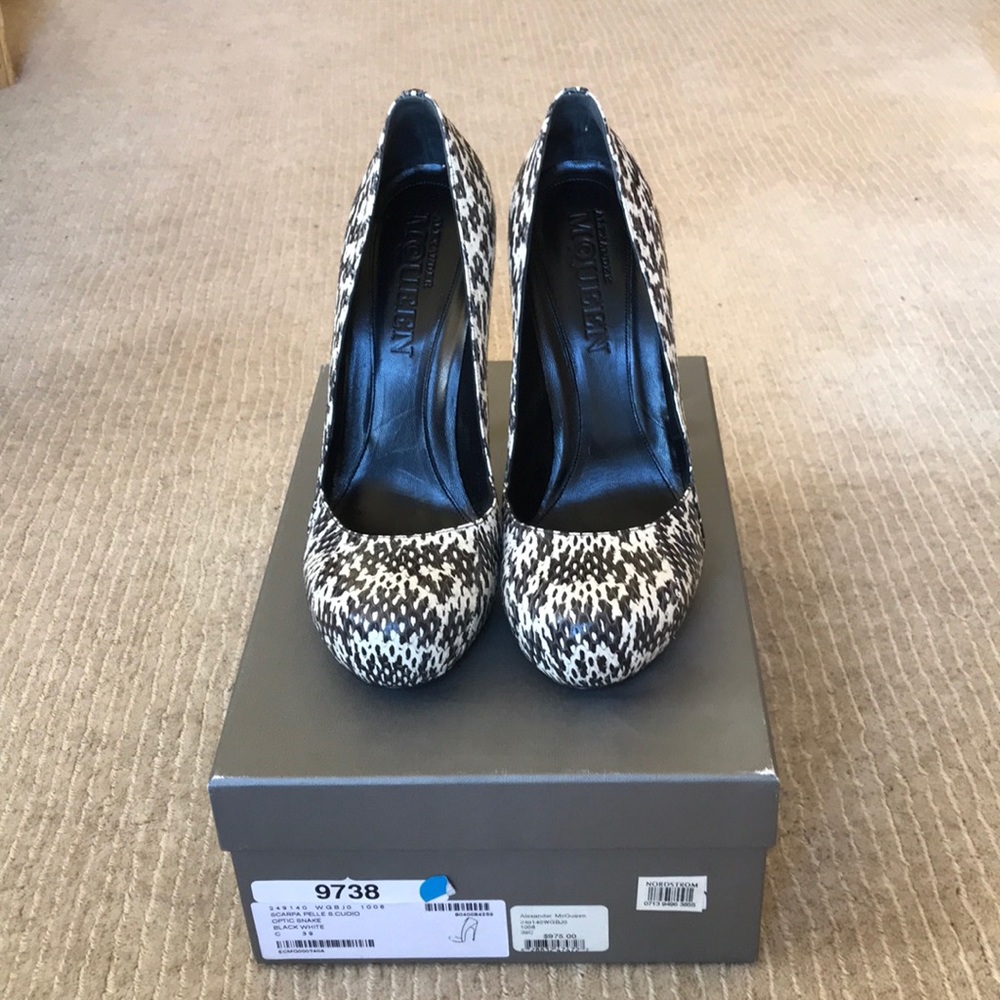 Alexander McQueen pumps